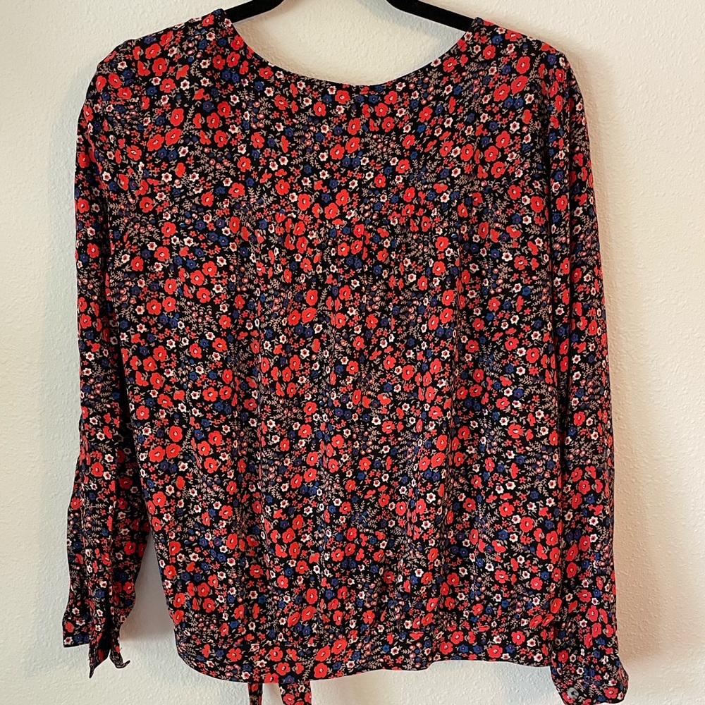 Floral wrap blouse - Picture 2 of 10